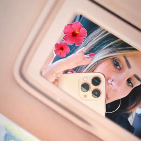 Meet your Posher, Fiorella - Picture 1 of 1